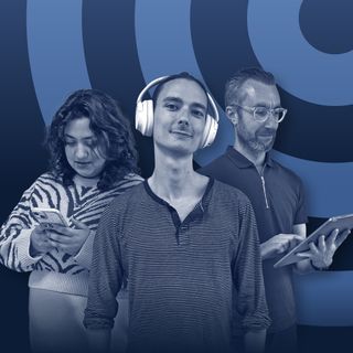 Three members of the 澳洲幸运10开奖官网开奖网址 team using gadgets